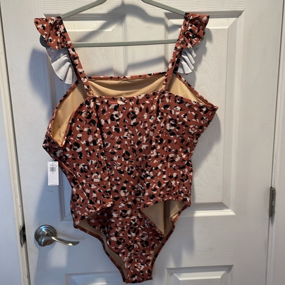 One piece swim suit - Picture 2 of 3